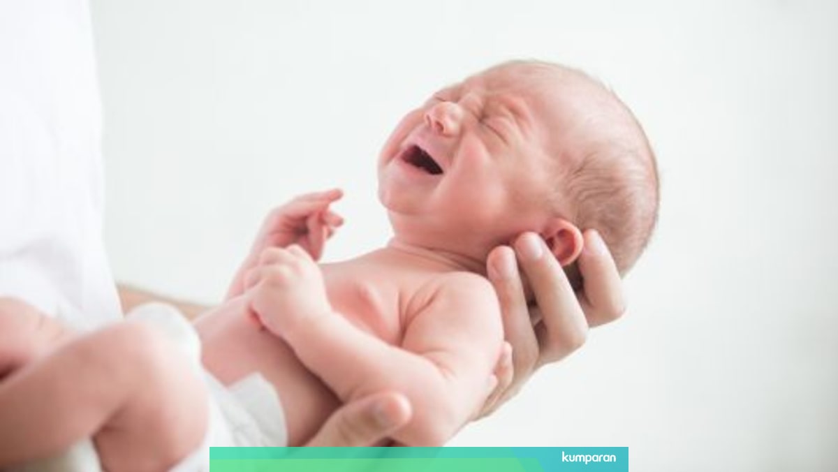 Cara Mengangkat Dan Meletakkan Bayi Dari Berbagai Posisi Kumparan Com
