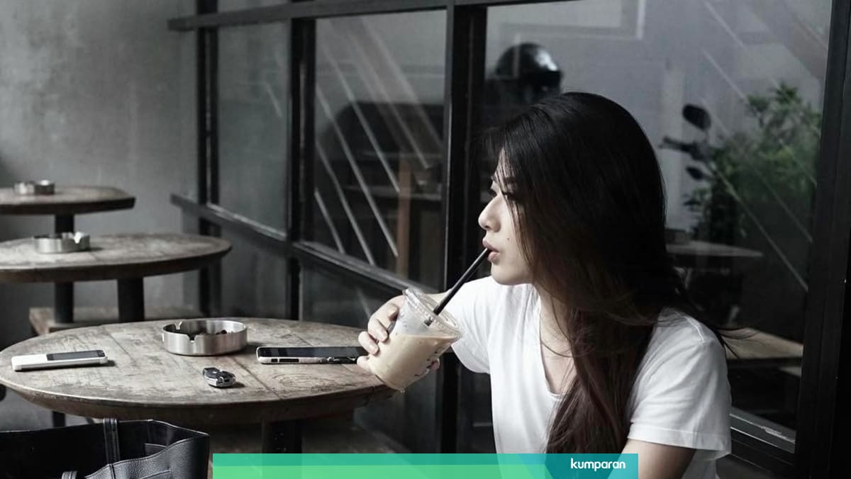 4 Kesalahan Dasar Yang Sebabkan Kamu Terlihat Aneh Saat Difoto Kumparan Com
