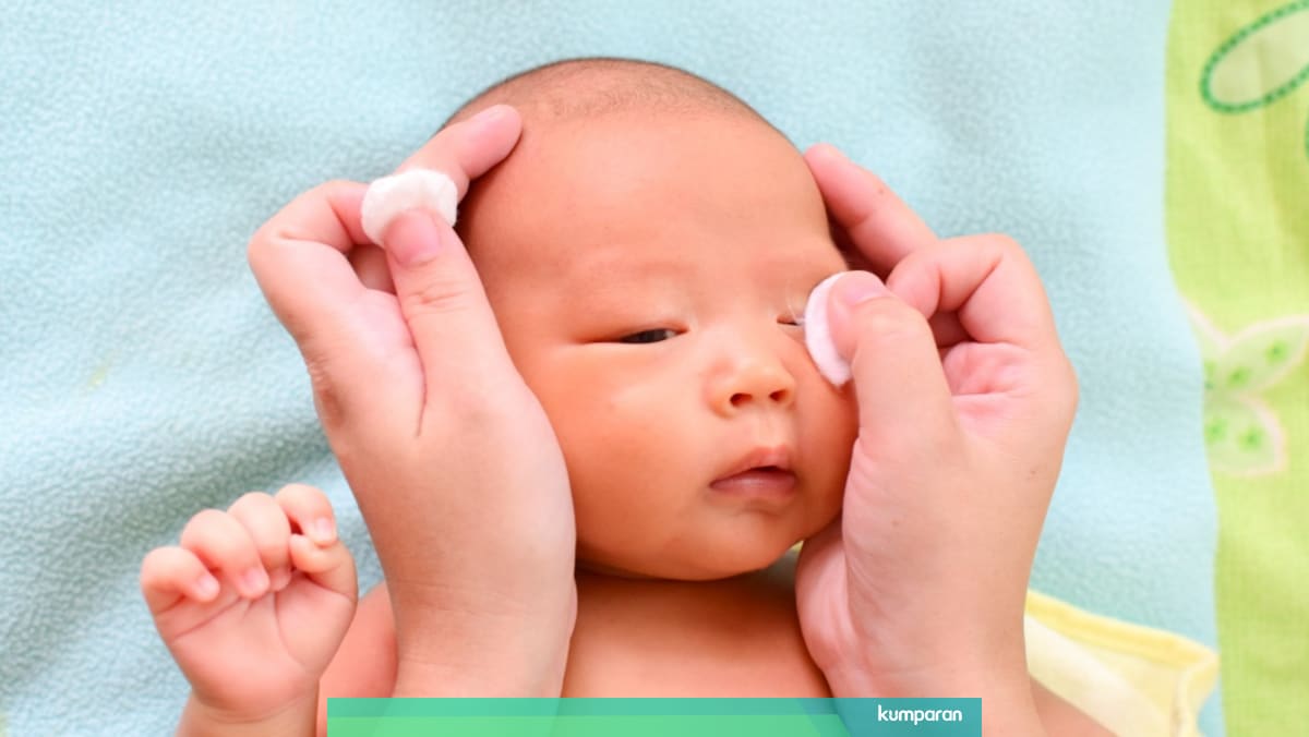 Mata Bayi Berair Terus Kenapa Ya Kumparan Com