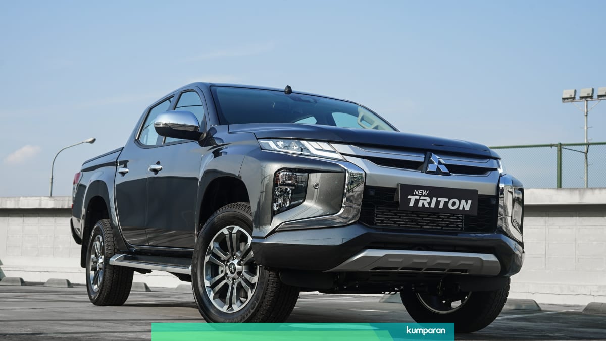 mitsubishi triton vs toyota hilux