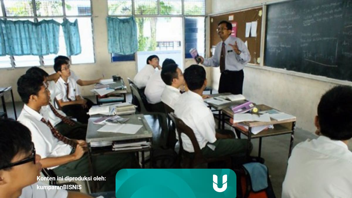 Gambar Seorang Guru Sedang Mengajar - Tidak Semua Guru ...