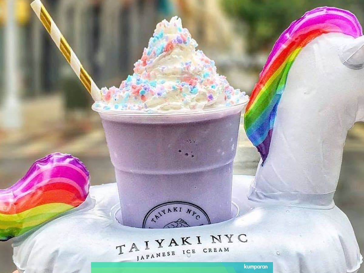 Uniknya Minuman Warna Warni Yang Disajikan Di Atas Ban Unicorn