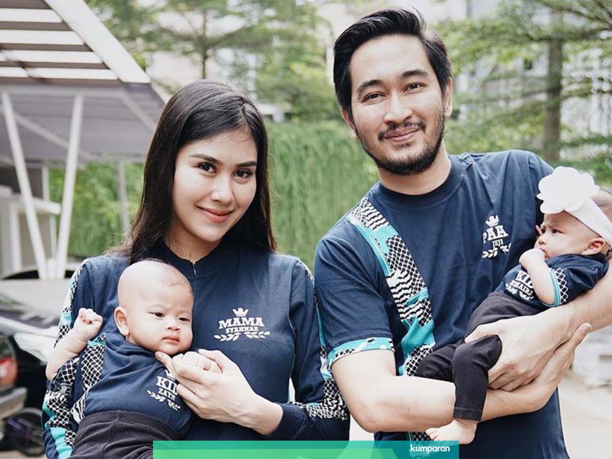 5 Gaya Kompak Zayn Dan Zunaira Anak Kembar Syahnaz Sadiqah Yang Bikin Gemas Kumparan Com Undangan konvensional biasanya berbentuk selebaran atau surat yang umum sering kita lihat pada undangan pernikahan. 5 gaya kompak zayn dan zunaira anak