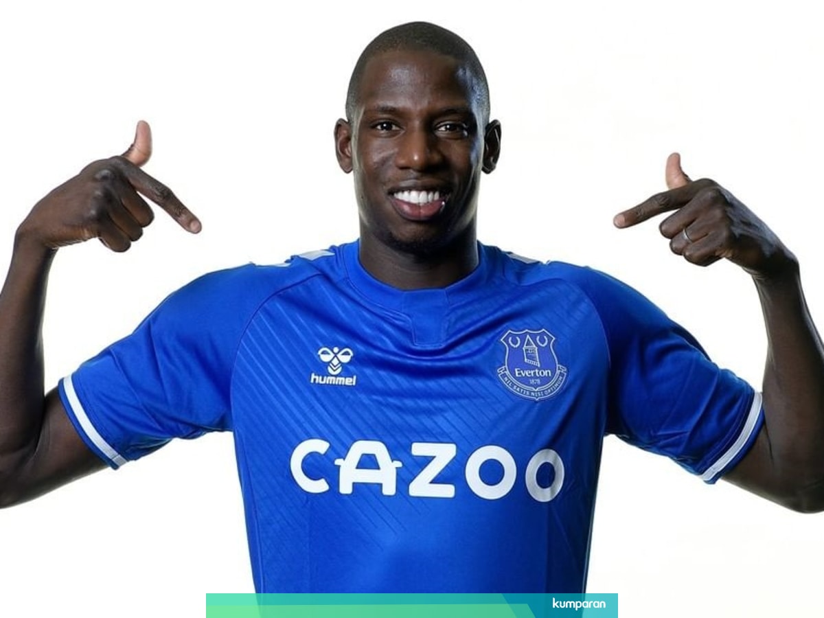 Bursa Transfer Inter Resmikan Kolarov Everton Boyong Doucoure Kumparan Com