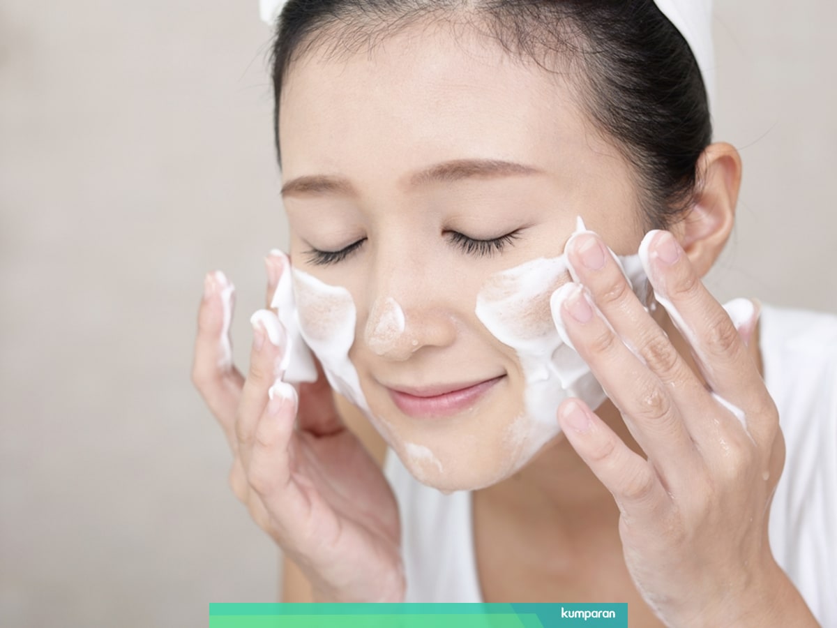 5 Kesalahan Saat Mencuci Muka Yang Dapat Membuat Kulit Jadi Kering Kumparan Com