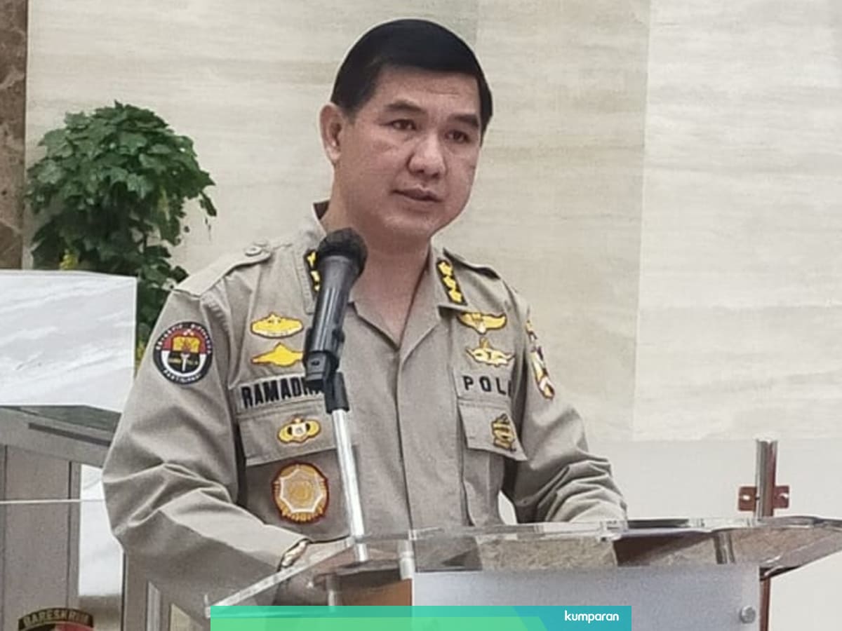 Akun Twitter Yang Unggah Polisi Pacarmu Ganteng Kokang Senjata Dilaporkan Kumparan Com