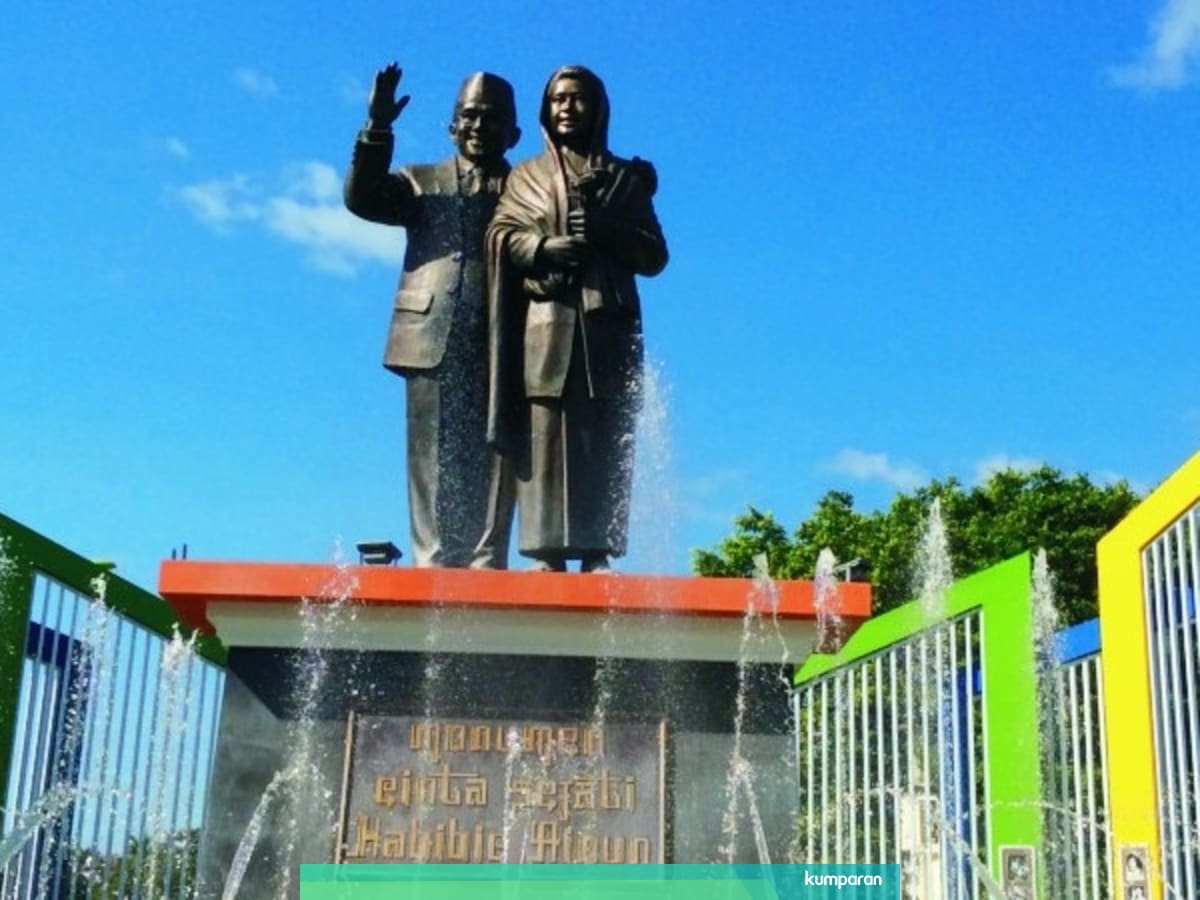 Monumen Cinta Sejati Habibie Ainun Ikon Kota Parepare Yang Mempesona Kumparan Com
