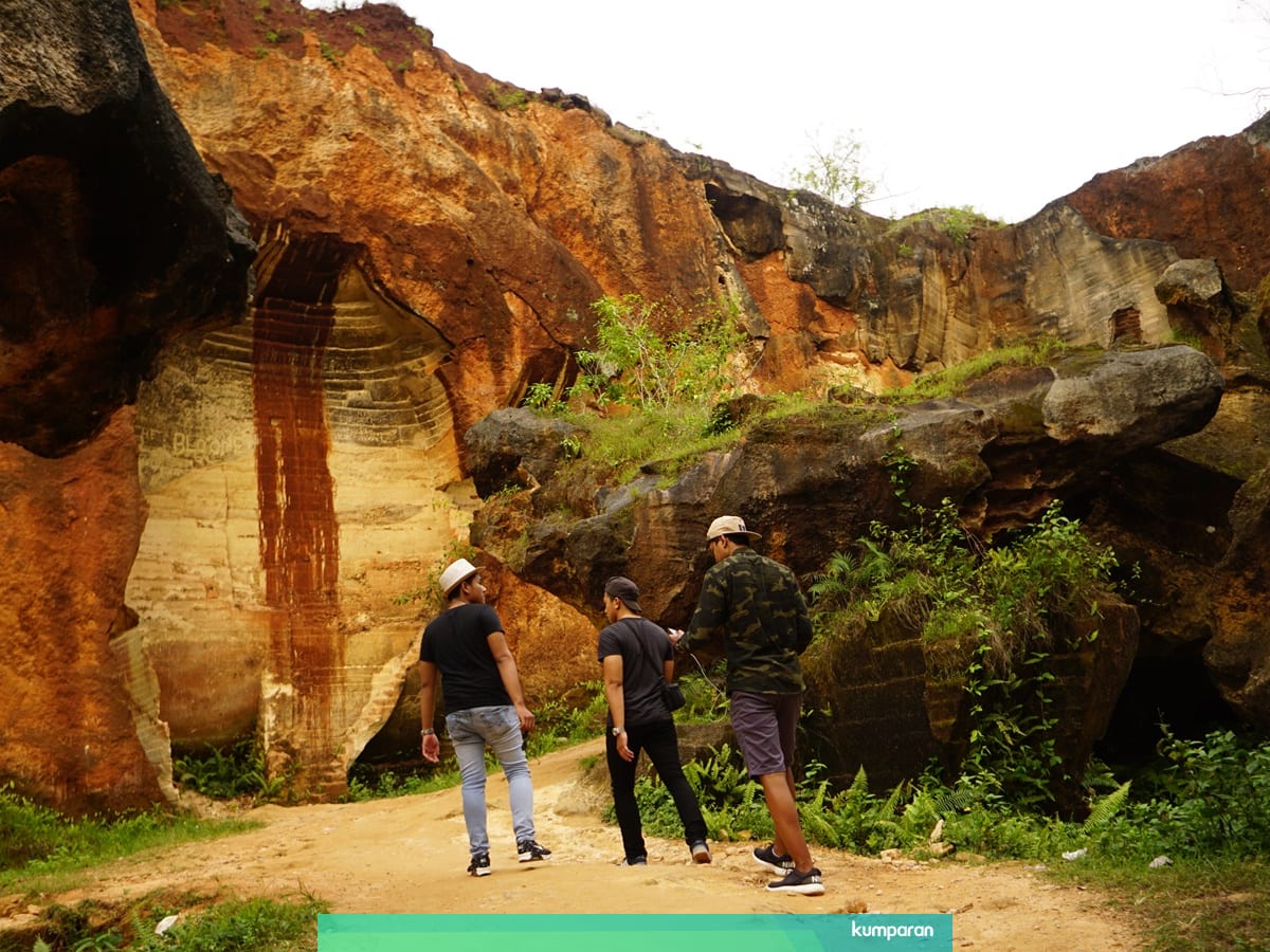 Berburu Foto Di Bukit Kapur Arosbaya Sudut Eksotis Di Madura