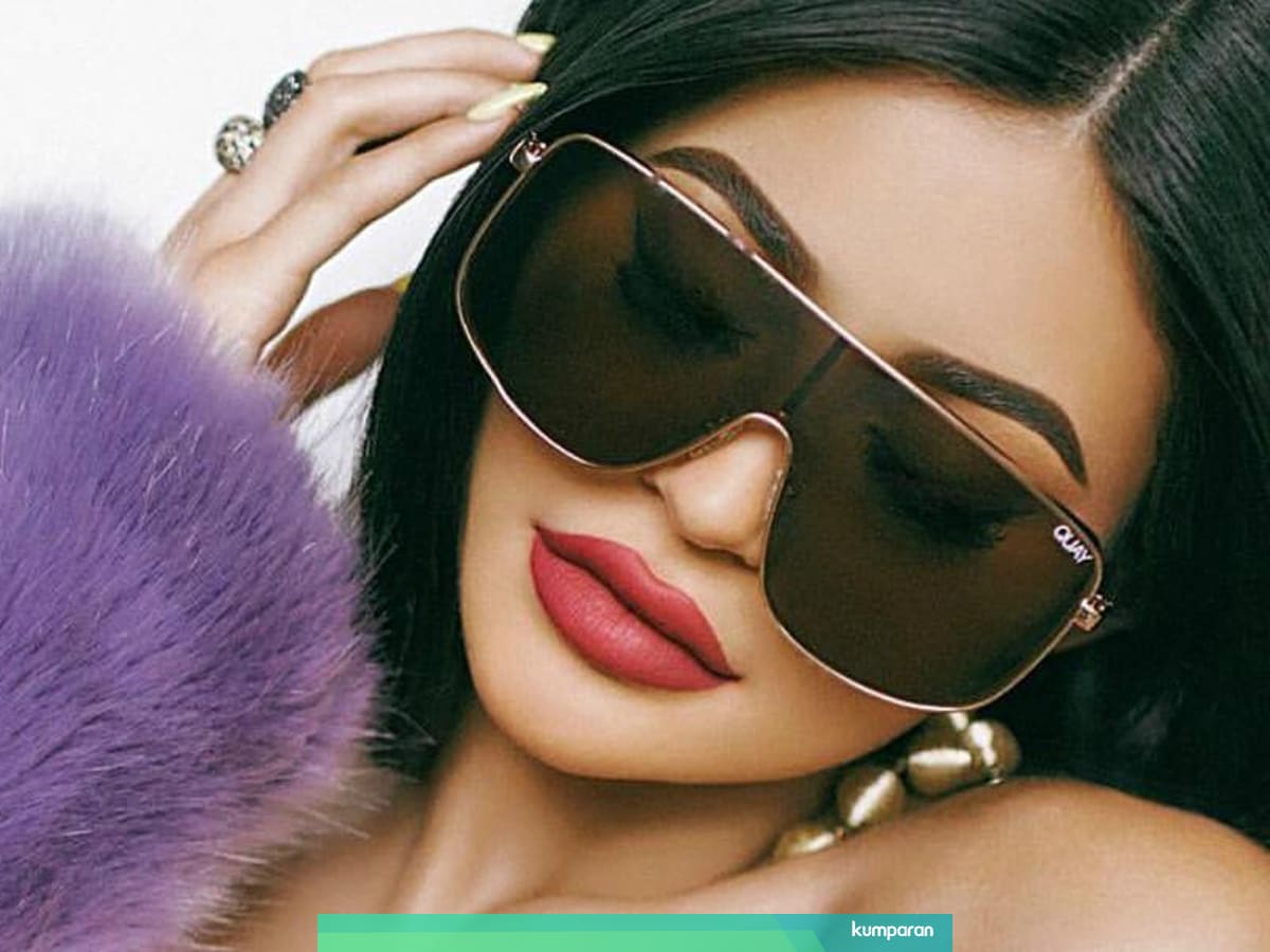 Kris Jenner Kylie Jenner Hasilkan Rp 5 7 Triliun Dari Bisnis Kosmetik Kumparan Com