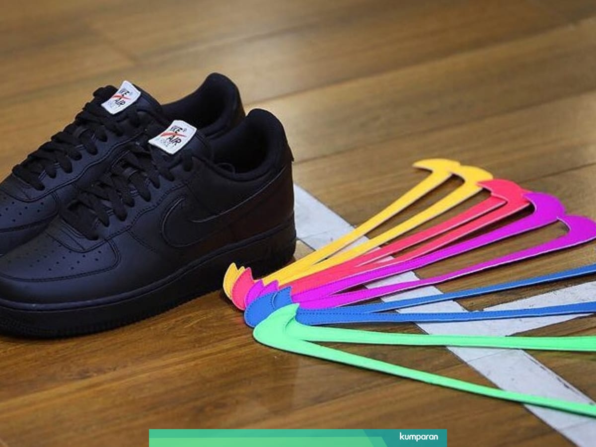 Nike Air Force 1 Rilis Sneaker Dengan Swoosh Yang Bisa Dilepas Kumparan Com