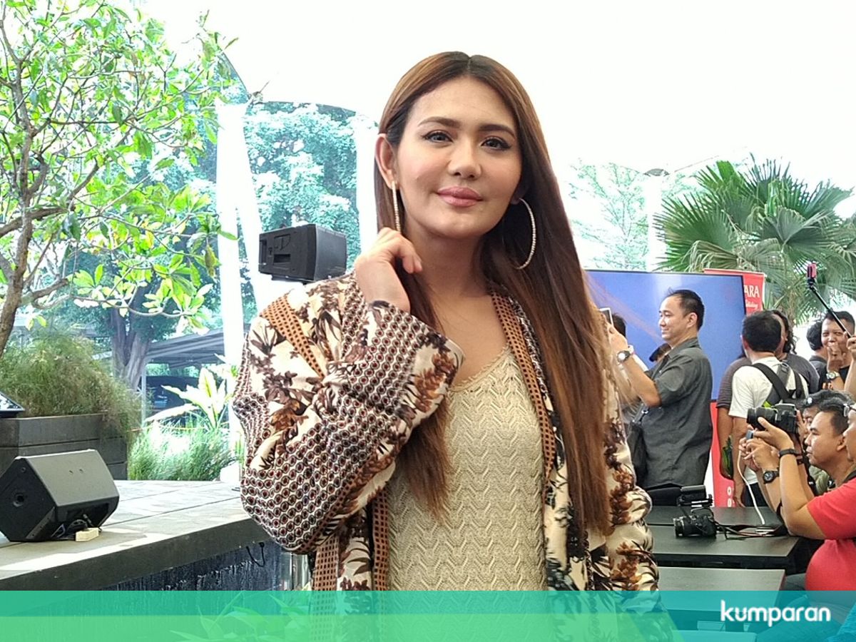 Juliana Moechtar Tepis Isu Kedekatan Dengan Mario Lawalata Kumparan Com