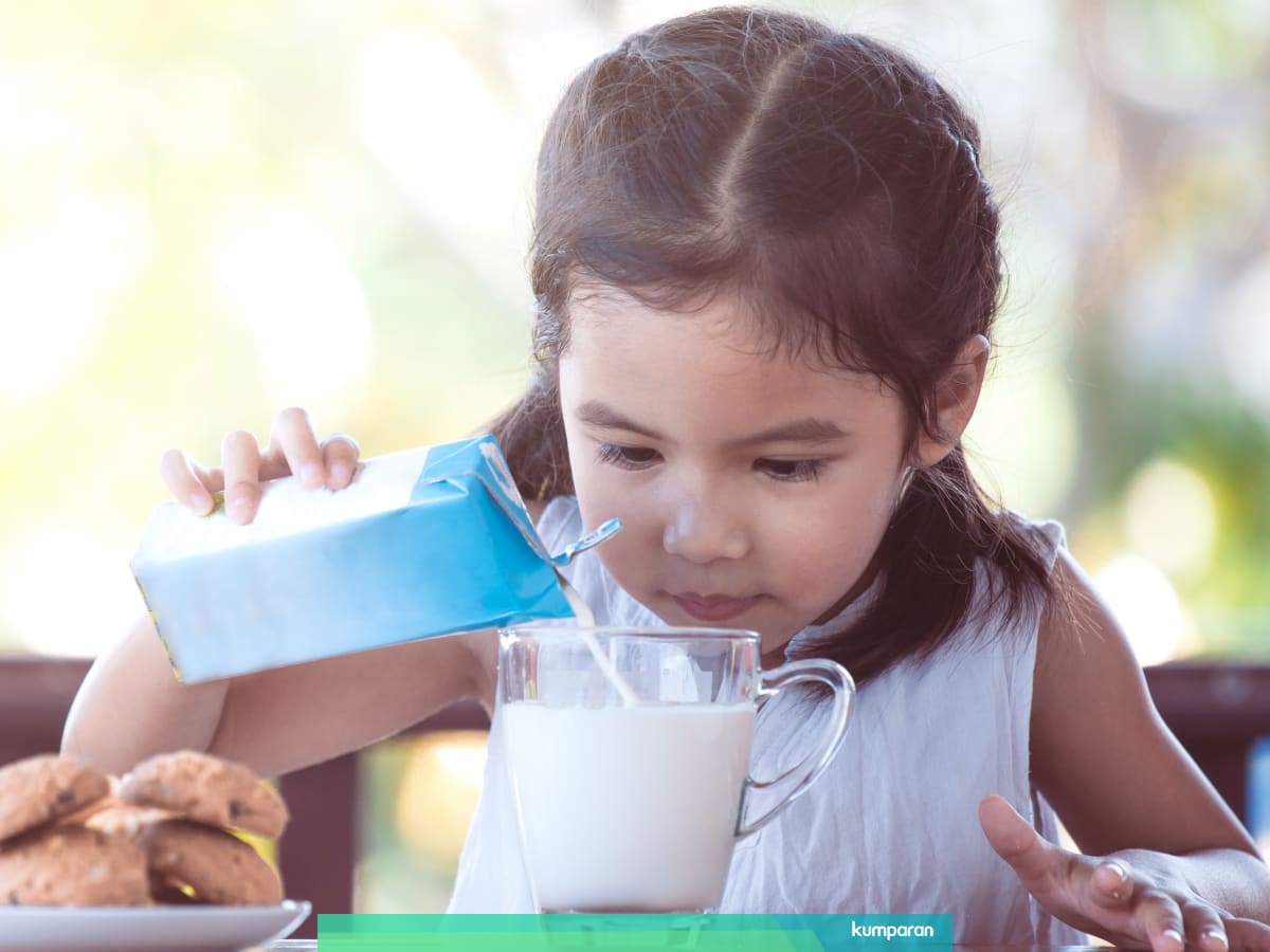 Lebih Baik Mana Susu Segar Atau Susu Uht Untuk Anak Kumparan Com