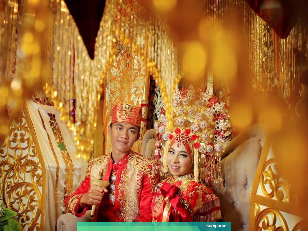 10 Fakta Menarik Suntiang Mahkota Kebanggaan Perempuan Minangkabau Kumparan Com