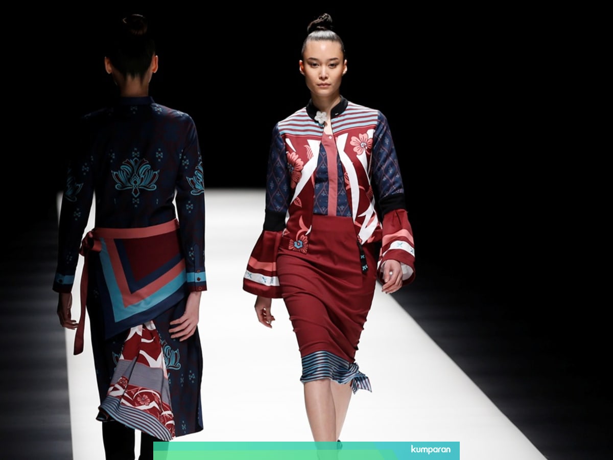Hijab Dan Batik Modern Warnai Panggung Amazon Fashion Week Jepang Kumparan Com