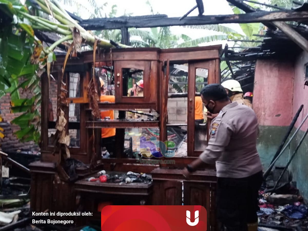Diduga Akibat Korsleting Listrik Rumah Warga Kalitidu Bojonegoro Terbakar Kumparan Com