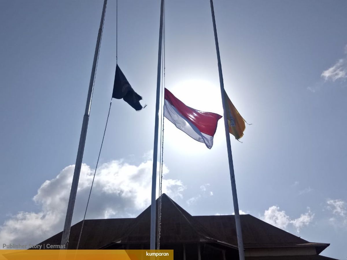 Hormati Habibie Kesultanan Ternate Kibarkan 3 Bendera Setengah Tiang Kumparan Com