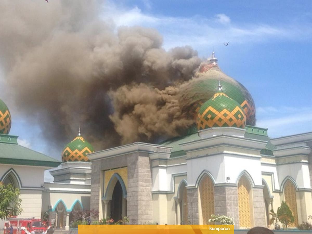 Dugaan Penyebab Terbakarnya Kubah Masjid Agung Belopa Percikan Api Kumparan Com