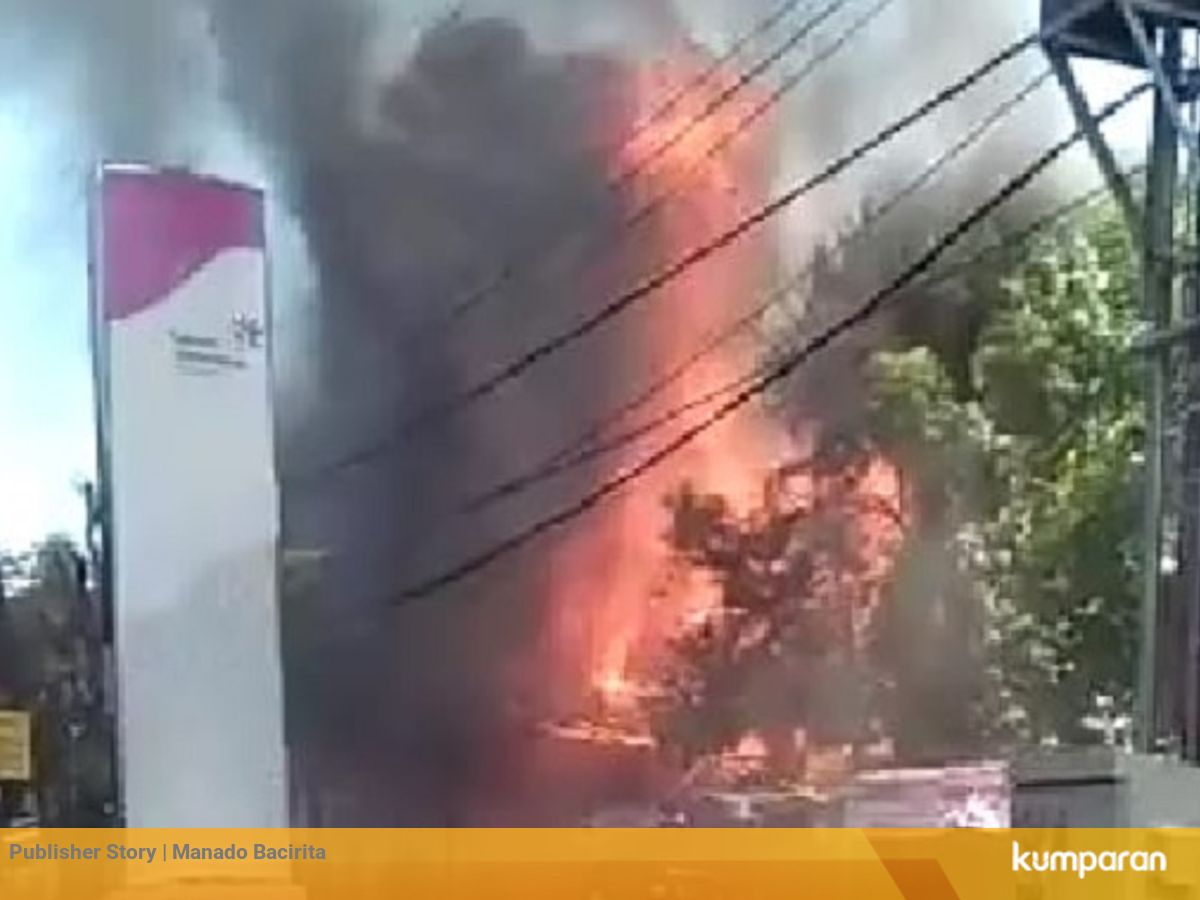 Kebakaran Terjadi Dekat Masjid Raya Ahmad Yani Manado Kumparan Com