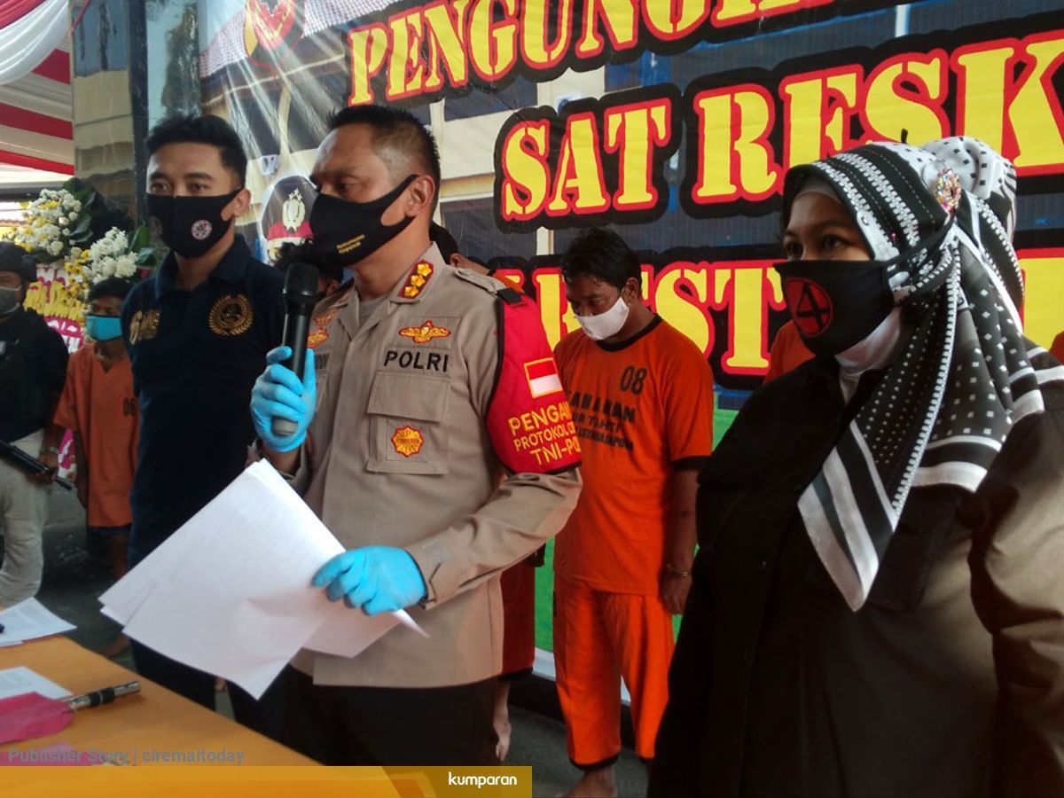 Pemuda Asal Kuningan Jabar Tega Setubuhi 2 Adiknya Akibat Kecanduan Film Porno Kumparan Com 150.500.000 (plumbon) (jl ki gede mayaguna cempaka) belakang polres sumber cirebon. adiknya akibat kecanduan film porno