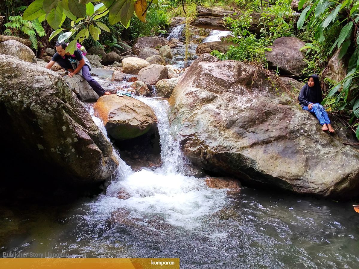 Sensasi Air Terjun 7 Tingkat Di Padang Kumparan Com