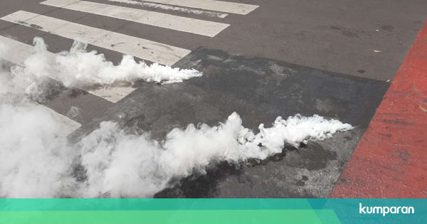 Asap Putih di Bawah Aspal Jalan Cipaganti Pasteur Bandung 