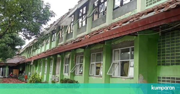 Cerita 17 Tahun Atas Baru 1 Tahun Direhabilitasi Atap SMKN 24 Bambu Apus 