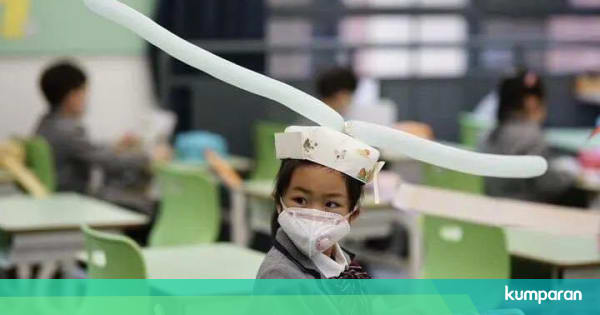 Sekolah di China Mulai Buka, Siswa Pakai Topi Sayap Social ...