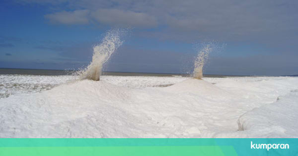  Fenomena  Aneh  Gunung  Berapi Es  Meletus  Terjadi di Pantai 