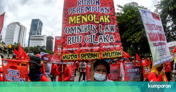 Foto: Massa Buruh Kembali Demo Tolak Omnibus Law di ...