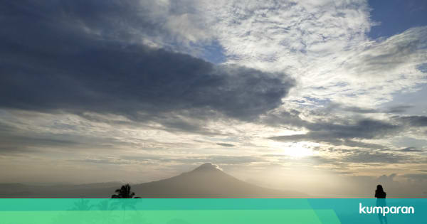 Menikmati Lukisan Alam Tanah Minahasa dari Puncak Tetetana Menikmati Lukisan Alam Tanah Minahasa dari Puncak Tetetana