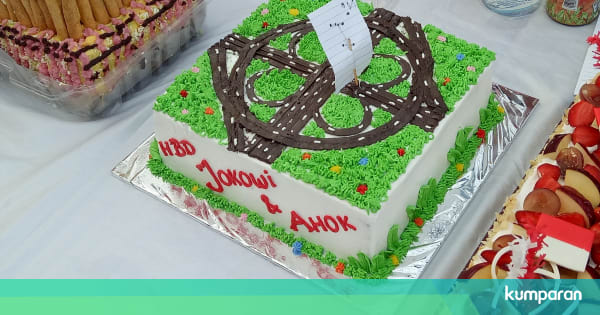 Kue Ultah Simpang Susun Semanggi untuk Ahok dan Jokowi 