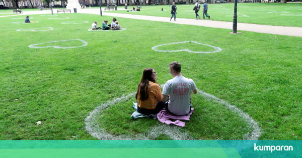 Foto: Tanda Jaga Jarak Berbentuk Hati Pada Taman Ratu di ...