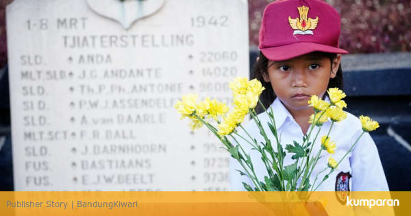 Foto: Para Pelajar di Bandung Mengenang Berakhirnya Perang Dunia II - kumparan.com