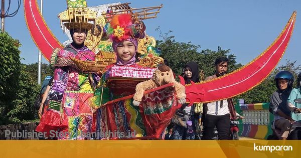  Foto  Berkalang Hias  Banjarmasin Sasirangan Festival  2021 