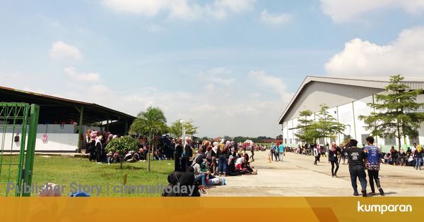Minta Kejelasan Gaji dan THR saat Corona, Buruh di Majalengka Demo Pabrik Garmen - kumparan.com