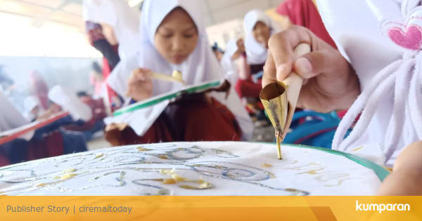 Foto Batik Trusmi Cirebon Pecahkan Rekor MURI Membatik 